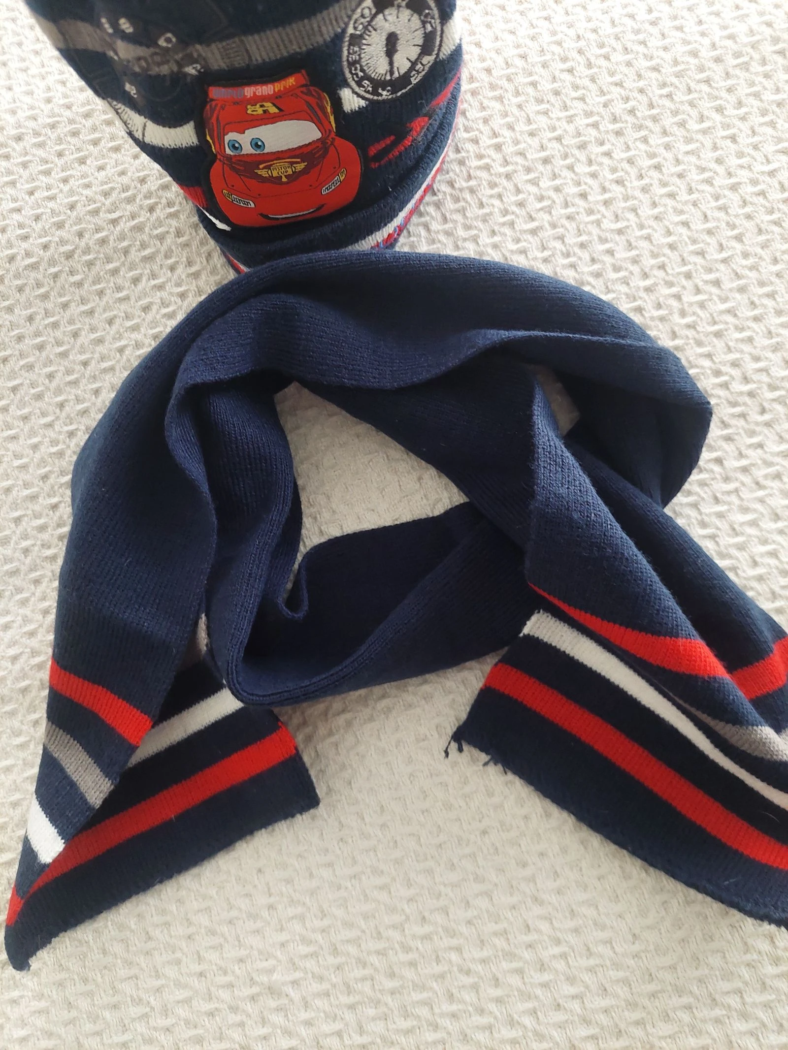 Disney - Conjunto gorro + Bufanda Mc Queen – photo 5